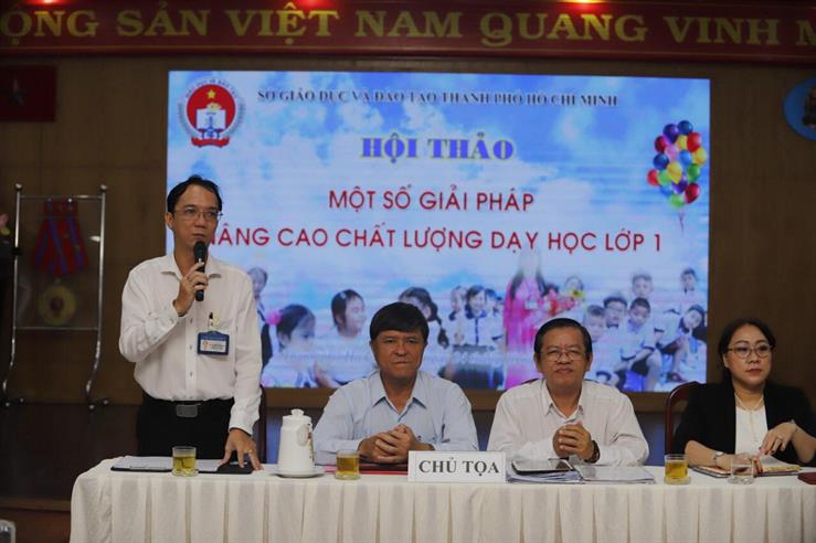 Ông Nguyễn Văn Hiếu - Phó GĐ Sở GD-ĐT TP.HCM (thứ hai từ trái qua) - tại hội thảo - Ảnh: N.Hùng